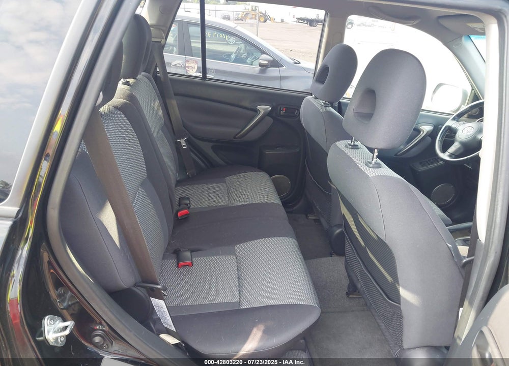 2005 TOYOTA RAV4 VIN: JTEHD20V056029870