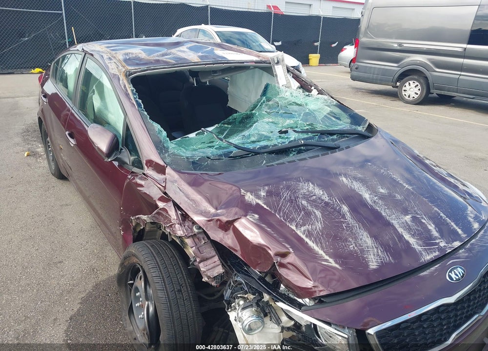 2017 KIA FORTE VIN: 3KPFK4A76HE082911