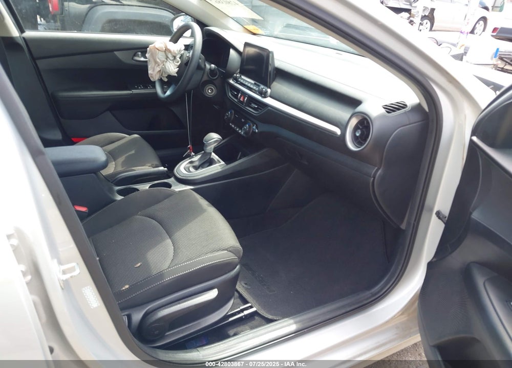 2019 KIA FORTE VIN: 3KPF24AD1KE135527