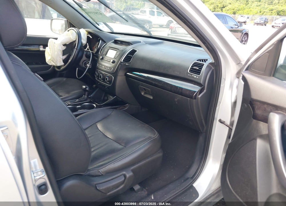 2015 KIA SORENTO VIN: 5XYKT3A62FG630173