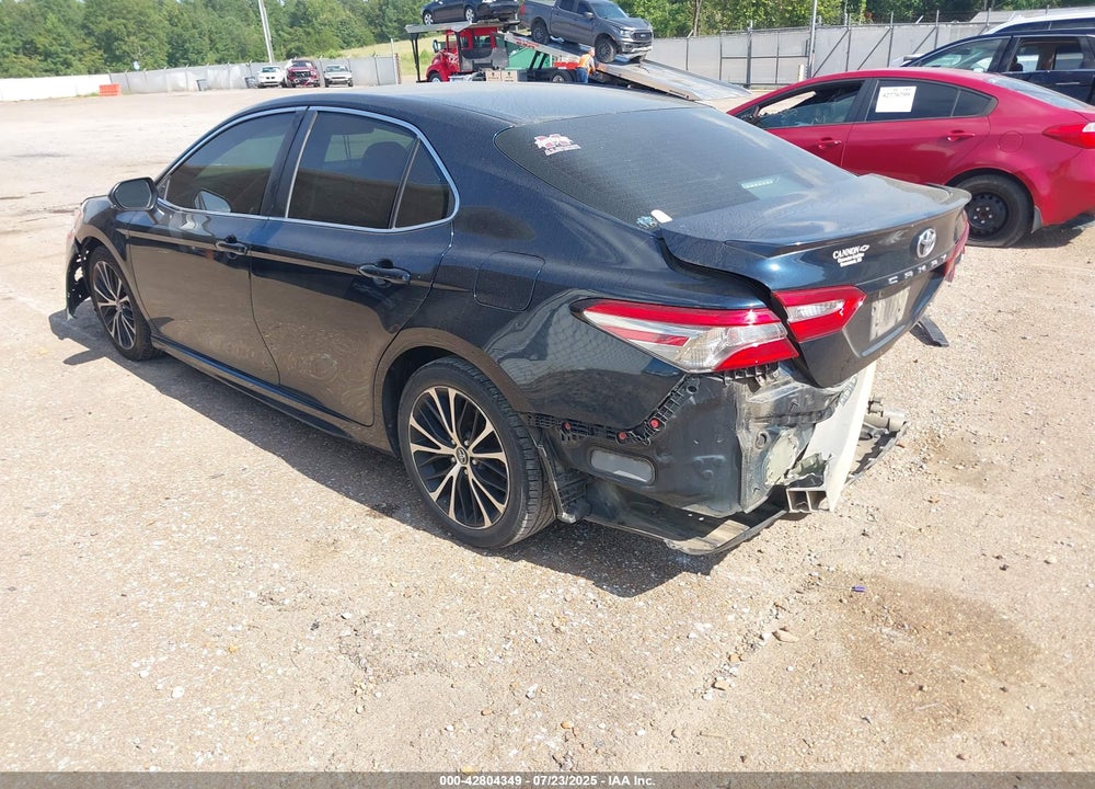 2018 TOYOTA CAMRY VIN: 4T1B11HK0JU616711