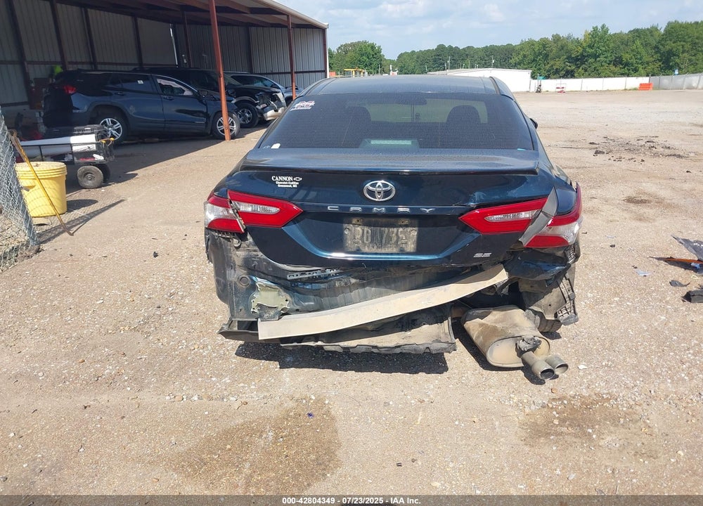 2018 TOYOTA CAMRY VIN: 4T1B11HK0JU616711