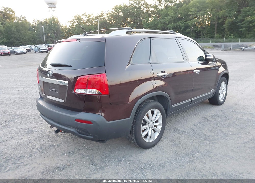 2011 KIA SORENTO VIN: 5XYKTDA22BG119673