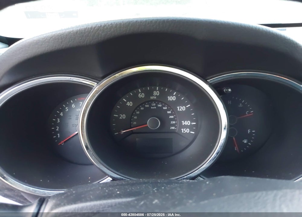 2011 KIA SORENTO VIN: 5XYKTDA22BG119673