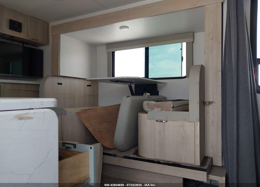 2025 WINNEBAGO OTHER VIN: 54CTM2J27S3100580