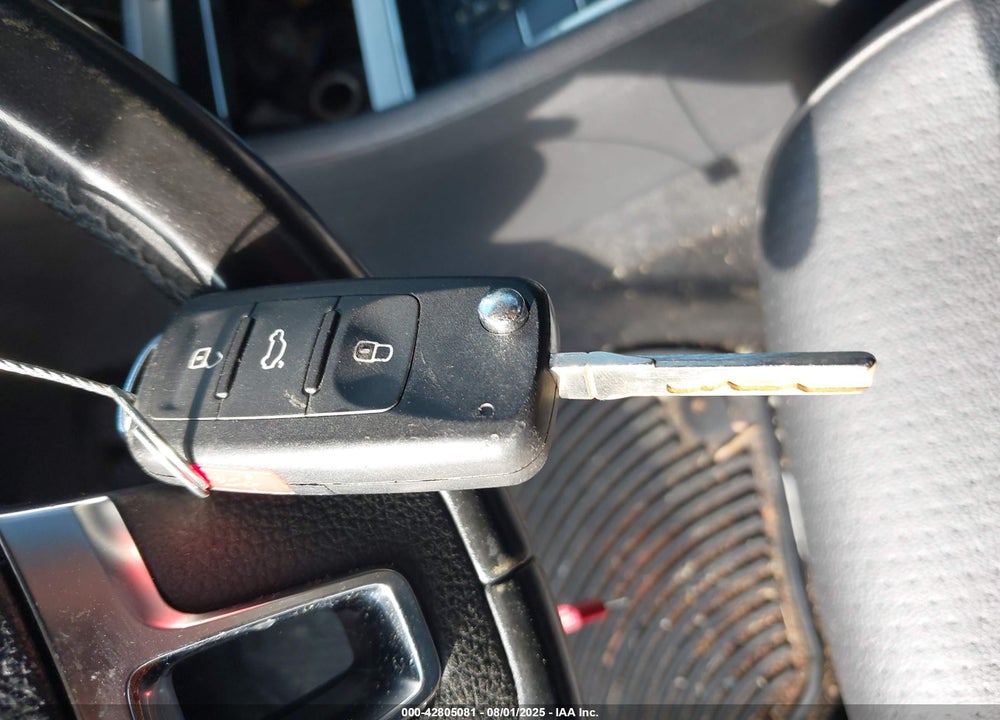 2013 VOLKSWAGEN PASSAT VIN: 1VWBP7A33DC053900