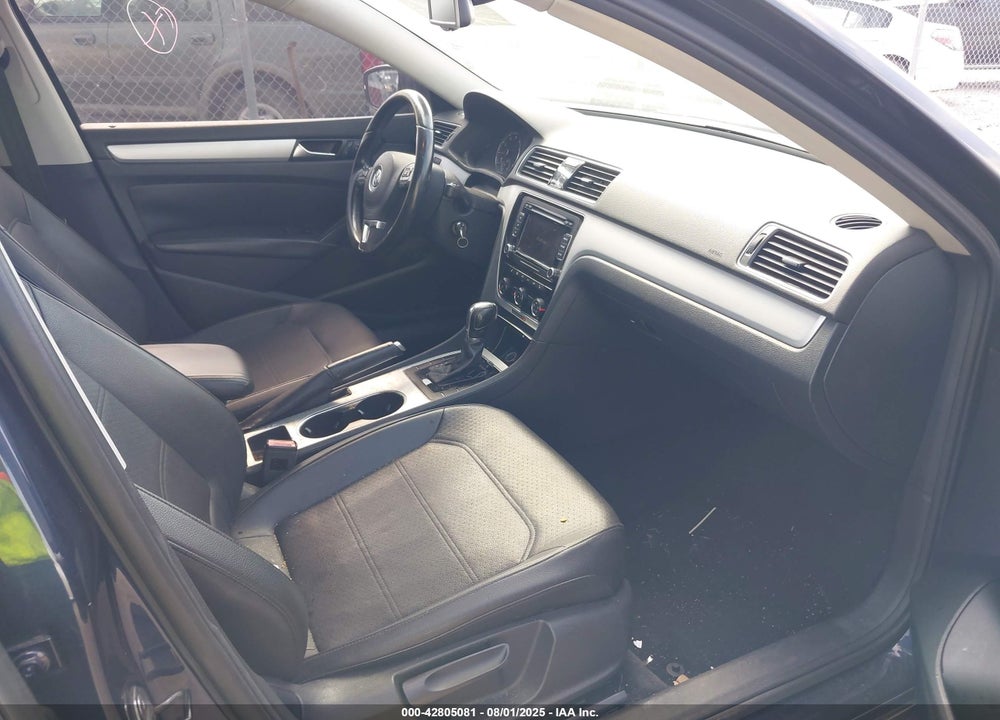 2013 VOLKSWAGEN PASSAT VIN: 1VWBP7A33DC053900
