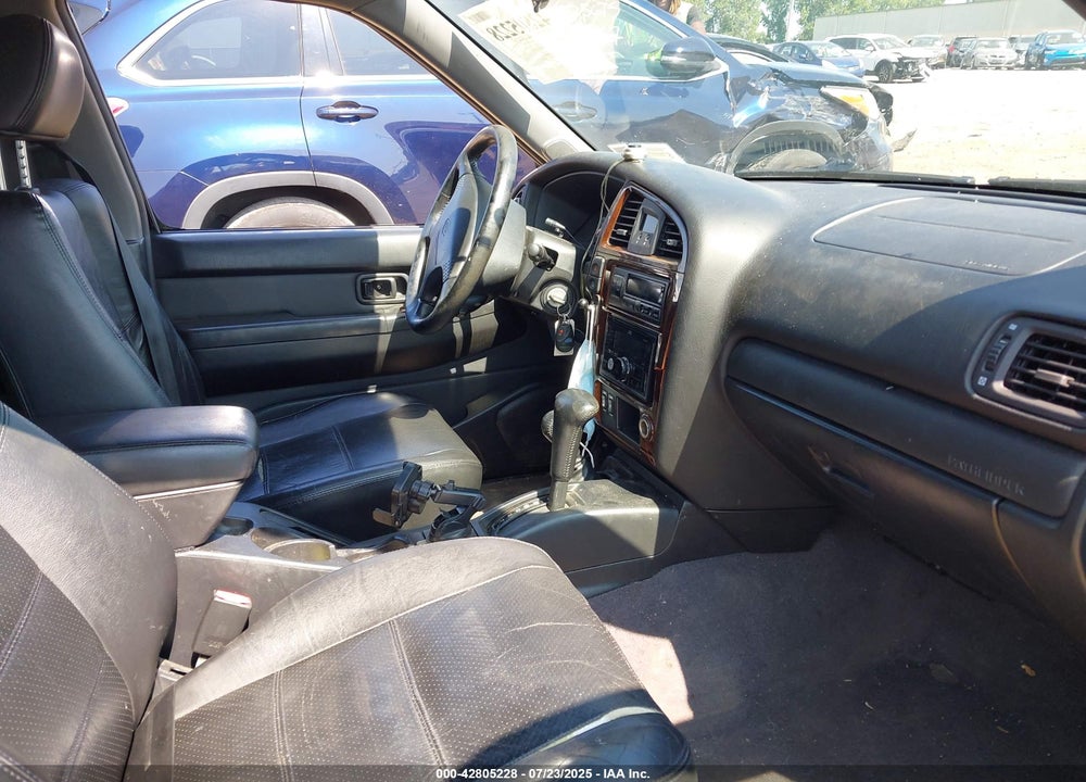 2001 NISSAN PATHFINDER VIN: JN8DR07Y01W514002