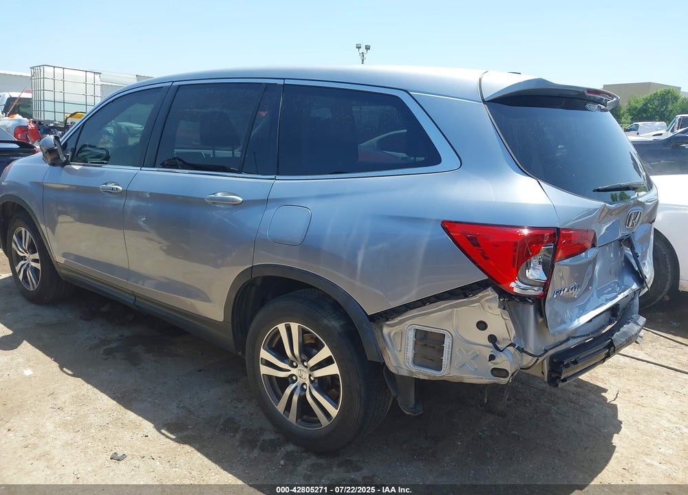 2017 HONDA PILOT VIN: 5FNYF5H5XHB028724