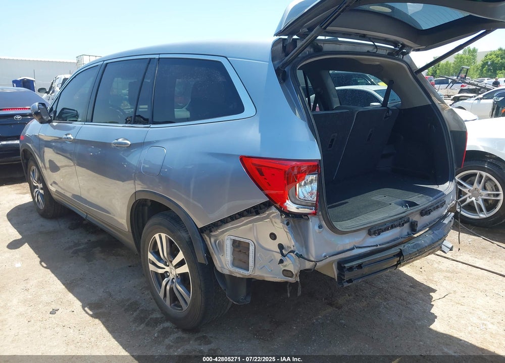 2017 HONDA PILOT VIN: 5FNYF5H5XHB028724