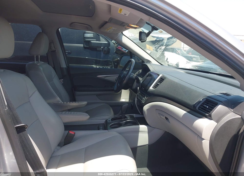 2017 HONDA PILOT VIN: 5FNYF5H5XHB028724
