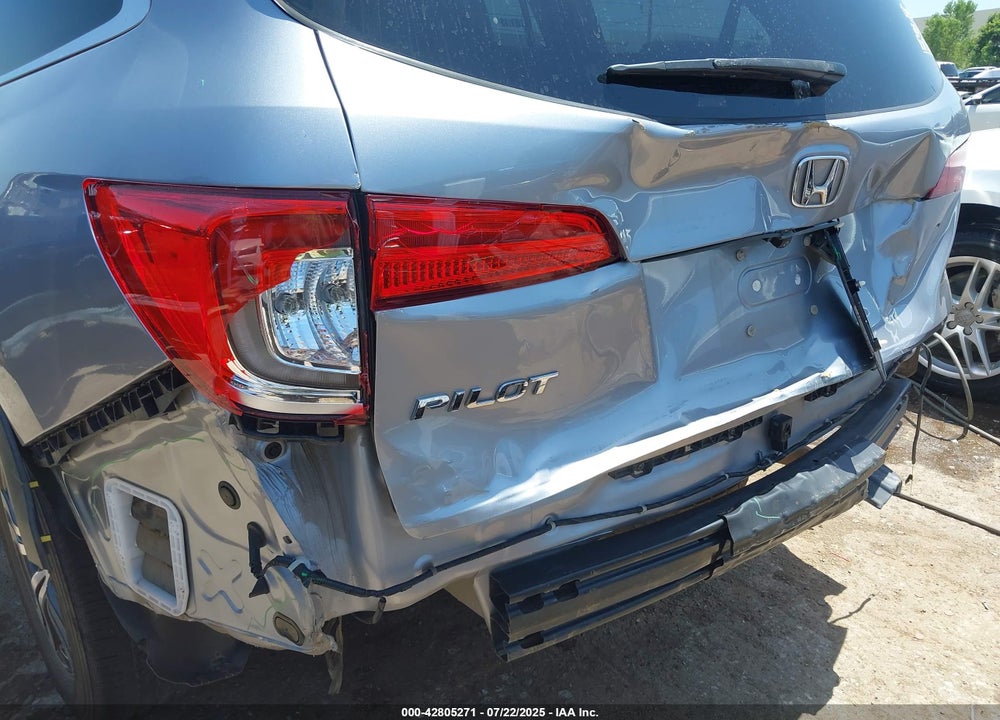 2017 HONDA PILOT VIN: 5FNYF5H5XHB028724