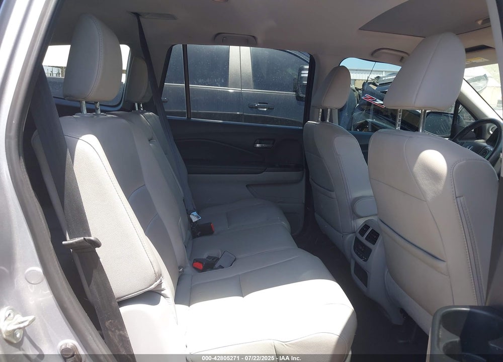 2017 HONDA PILOT VIN: 5FNYF5H5XHB028724