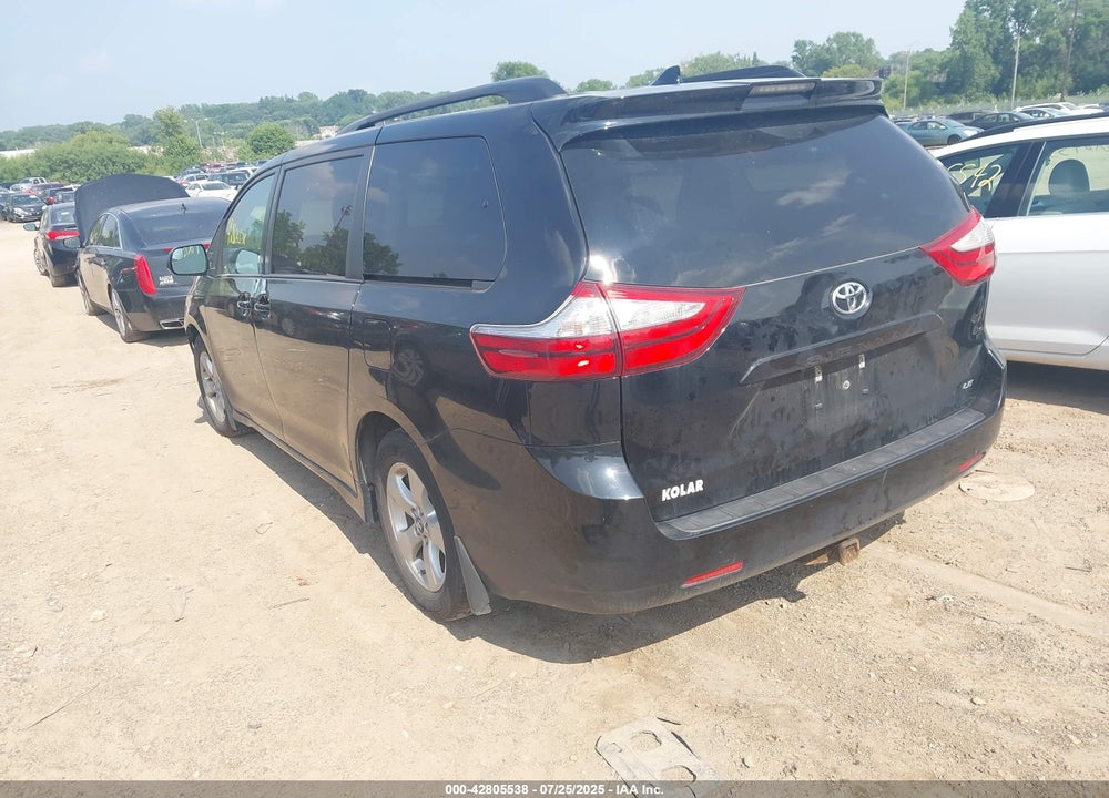 2018 TOYOTA SIENNA LE 8 PASSENGER VIN: 5TDKZ3DCXJS958579