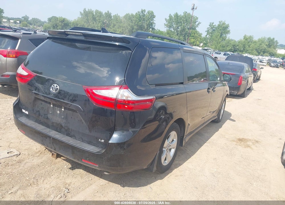 2018 TOYOTA SIENNA LE 8 PASSENGER VIN: 5TDKZ3DCXJS958579