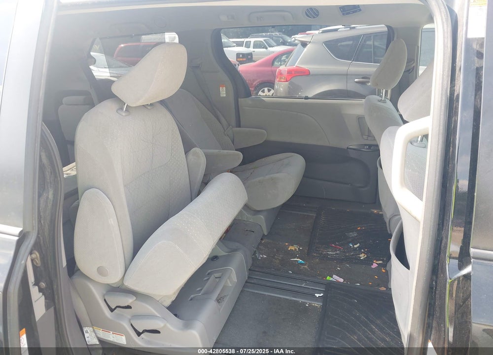 2018 TOYOTA SIENNA LE 8 PASSENGER VIN: 5TDKZ3DCXJS958579