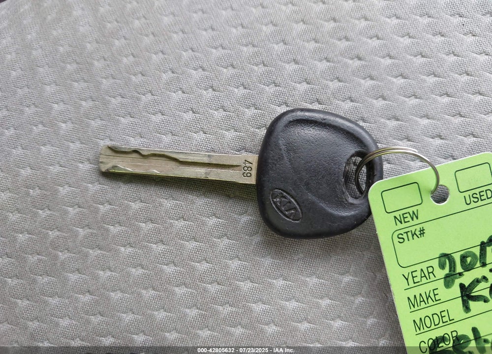 2013 KIA SORENTO LX V6 VIN: 5XYKTDA24DG422991