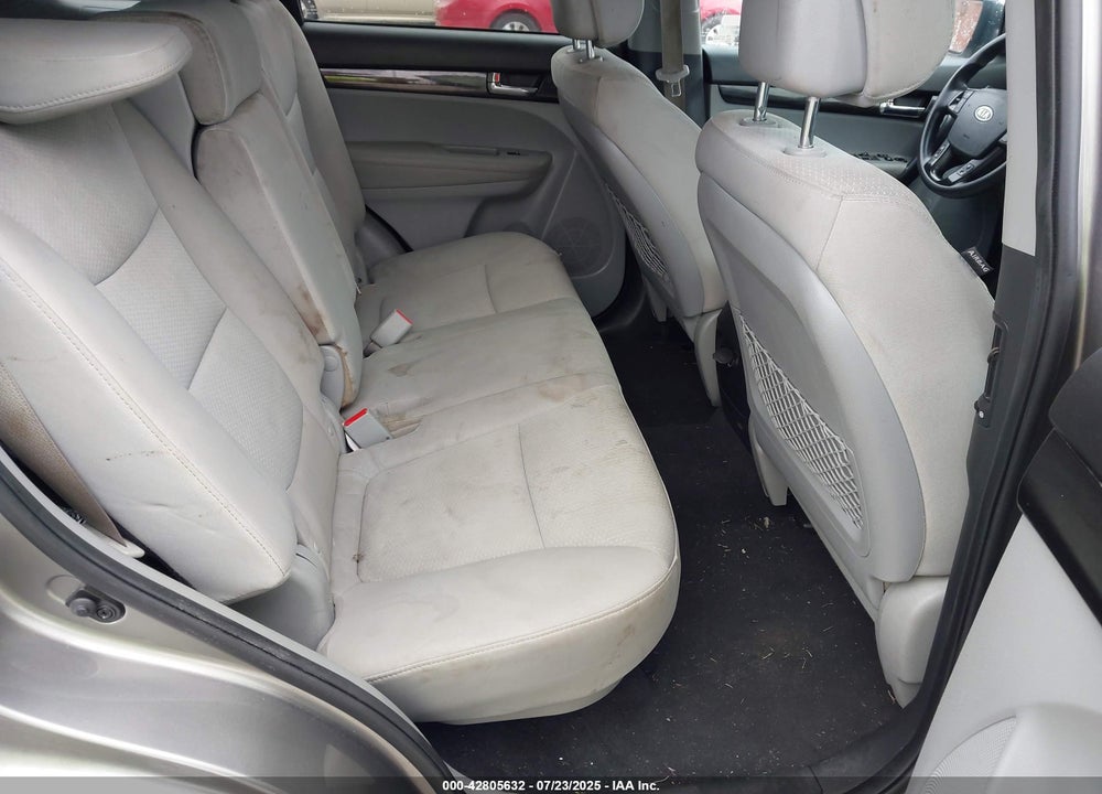 2013 KIA SORENTO LX V6 VIN: 5XYKTDA24DG422991