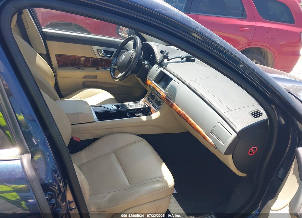 2013 JAGUAR XF VIN: SAJWA0E75D8S69469