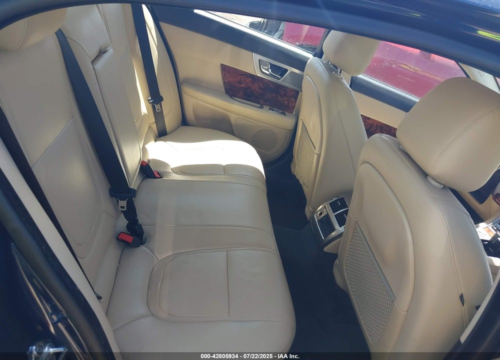 2013 JAGUAR XF VIN: SAJWA0E75D8S69469