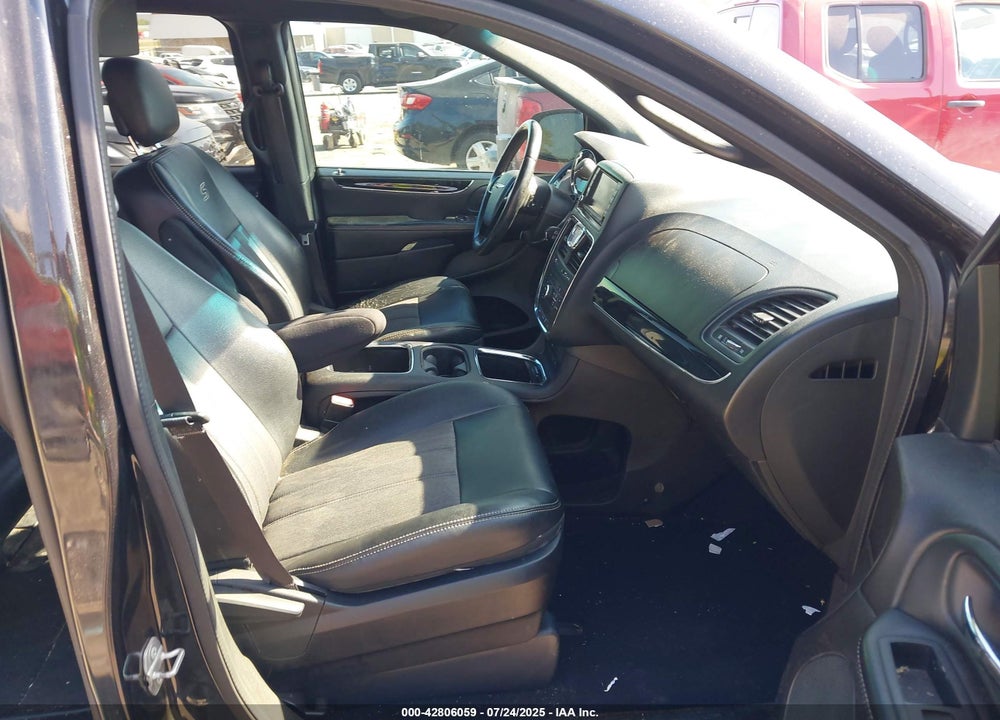 2016 CHRYSLER TOWN & COUNTRY S VIN: 2C4RC1HG2GR128326
