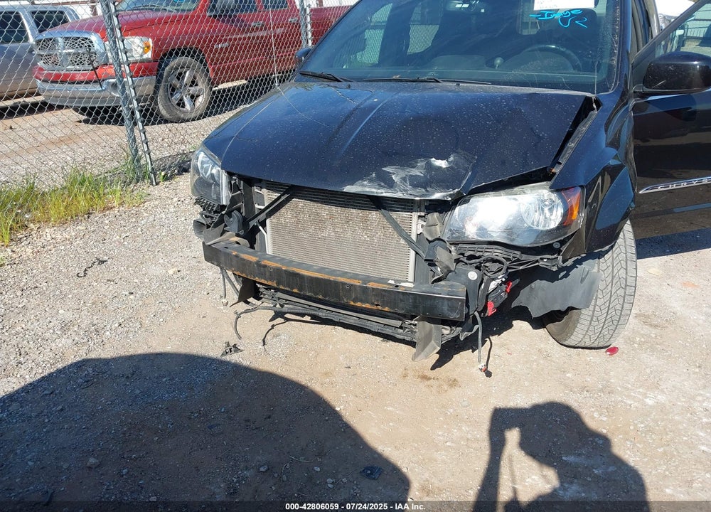 2016 CHRYSLER TOWN & COUNTRY S VIN: 2C4RC1HG2GR128326