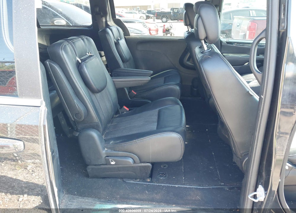 2016 CHRYSLER TOWN & COUNTRY S VIN: 2C4RC1HG2GR128326
