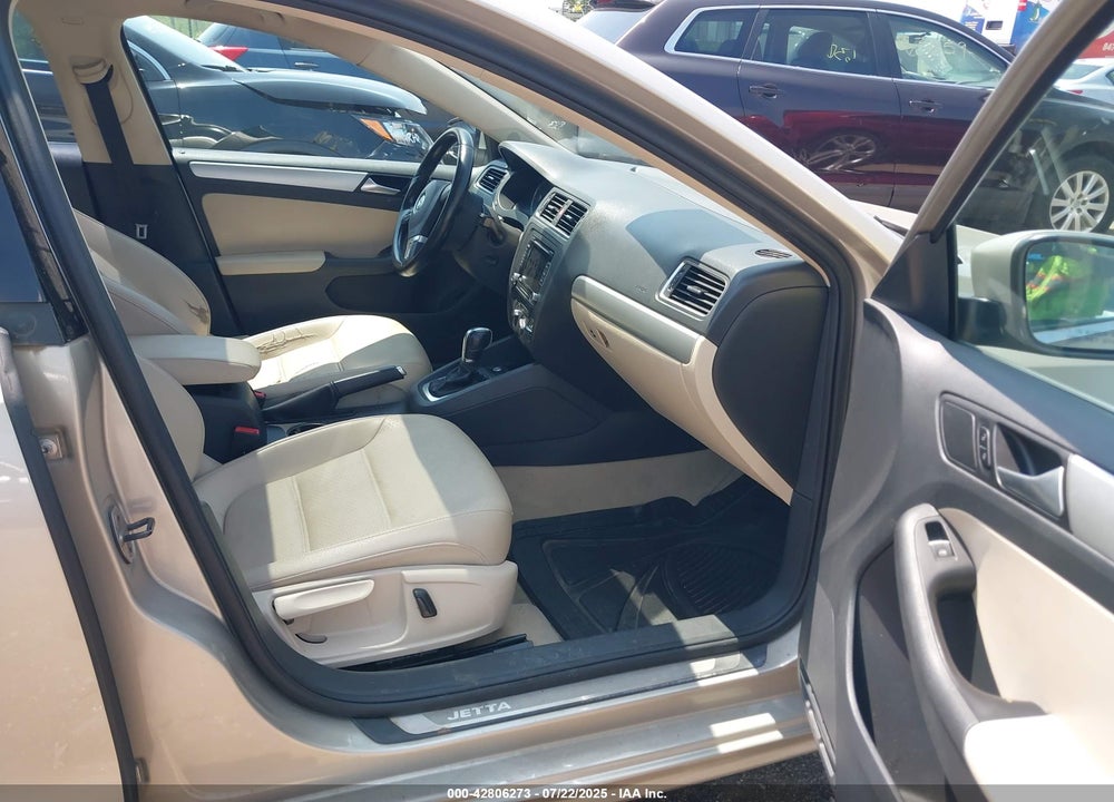 2014 VOLKSWAGEN JETTA VIN: 3VWD17AJ4EM223299