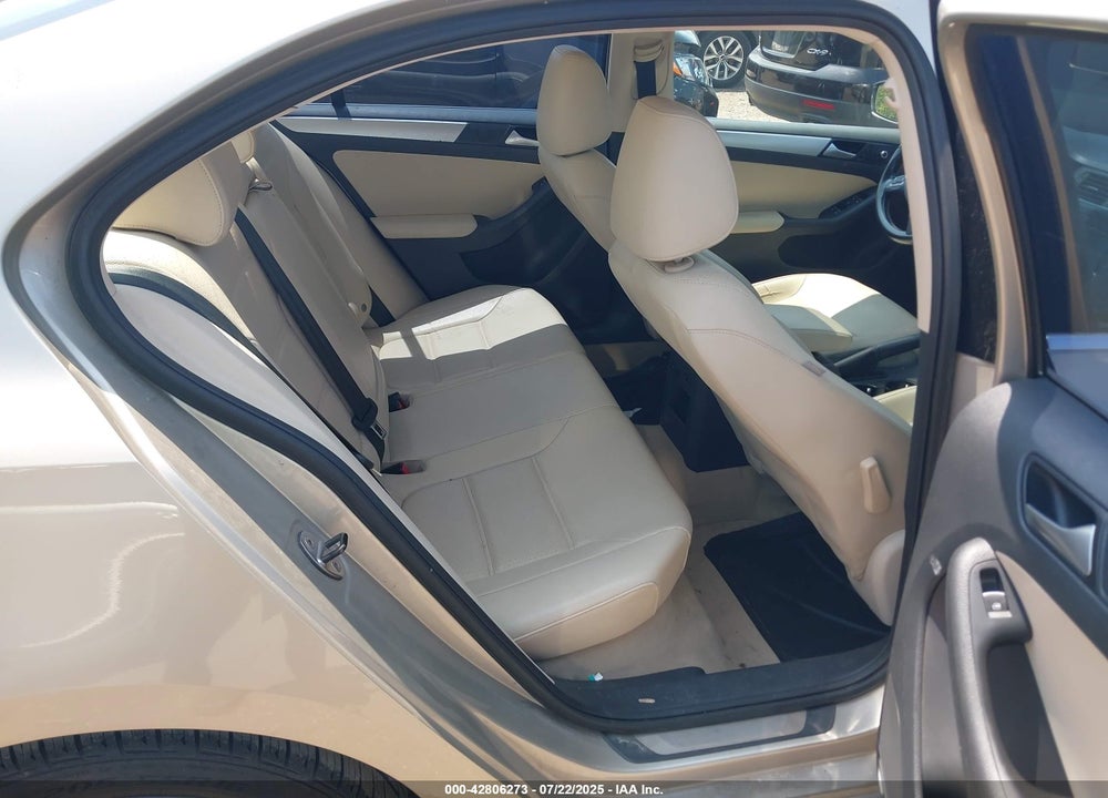 2014 VOLKSWAGEN JETTA VIN: 3VWD17AJ4EM223299