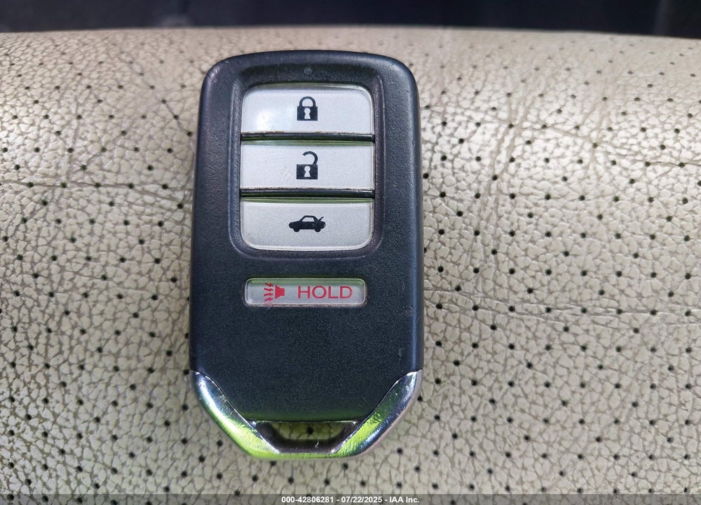 2013 HONDA ACCORD VIN: 1HGCT1B80DA010445