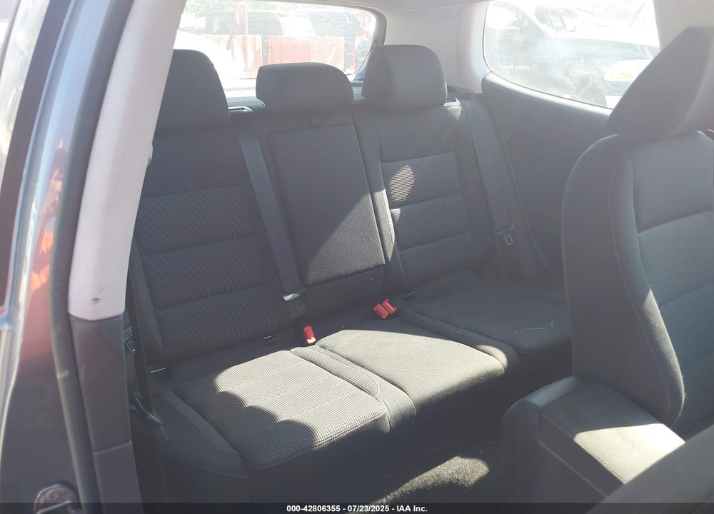 2013 VOLKSWAGEN GOLF VIN: WVWBB7AJ1DW113607