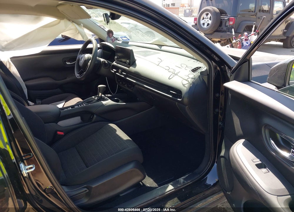 2025 HONDA HR-V VIN: 3CZRZ1H31SM735114