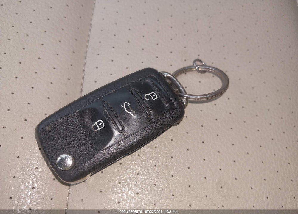 2012 VOLKSWAGEN EOS VIN: WVWBW7AH7CV001724