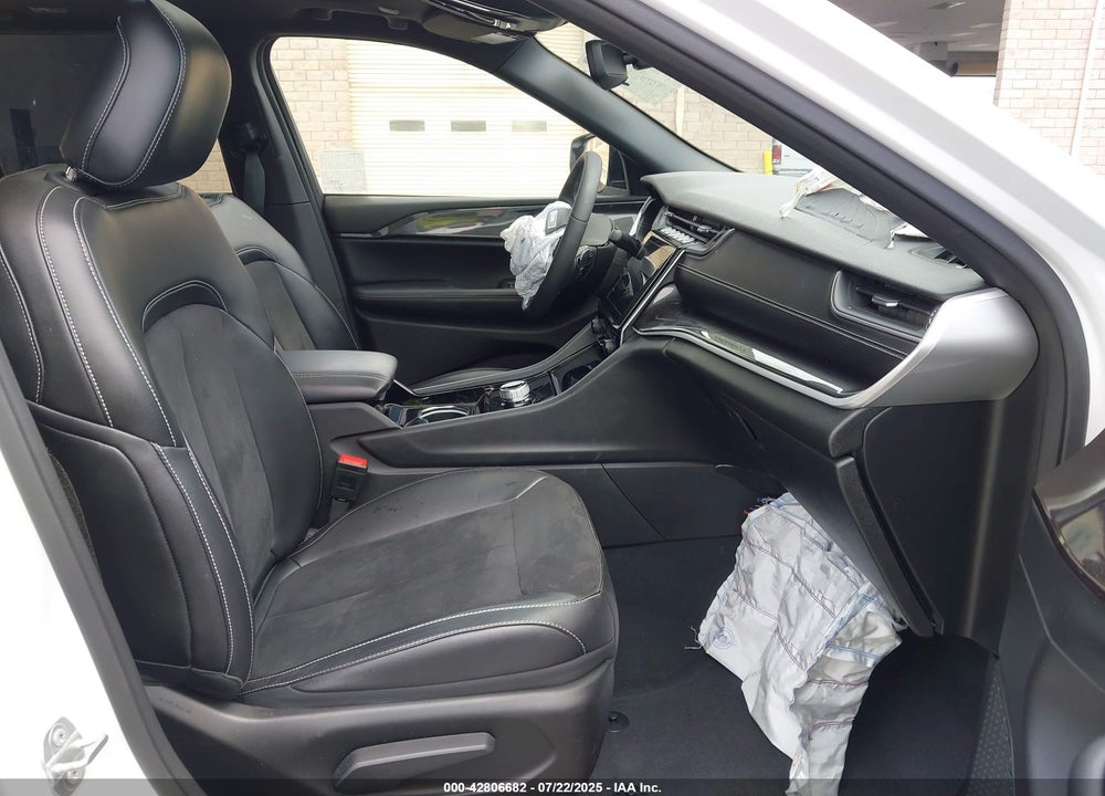 2023 JEEP GRAND CHEROKEE ALTITUDE 4X2 VIN: 1C4RJGAG1PC579257