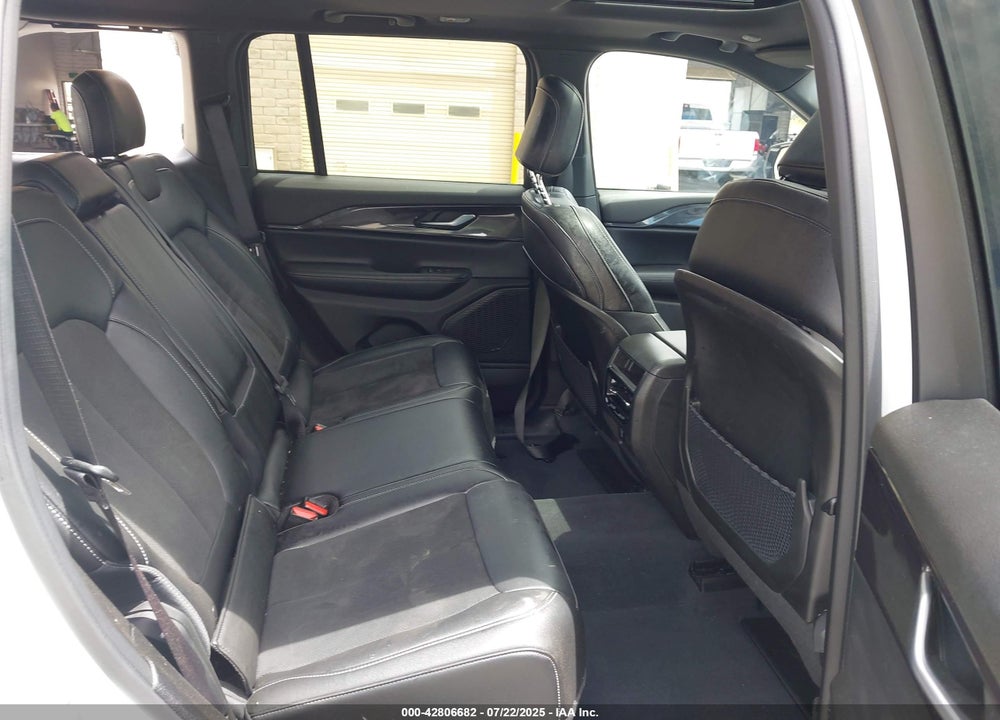 2023 JEEP GRAND CHEROKEE ALTITUDE 4X2 VIN: 1C4RJGAG1PC579257