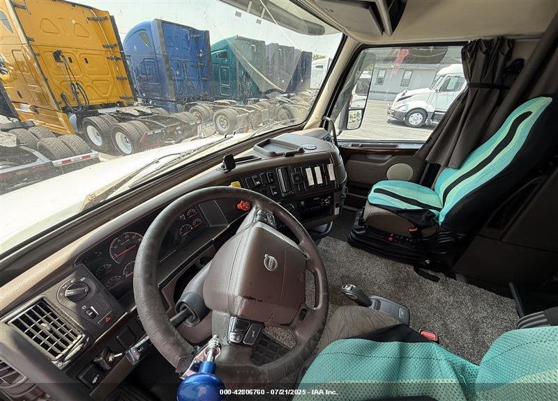 2017 VOLVO VNL VIN: 4V4NC9EJ1HN985351