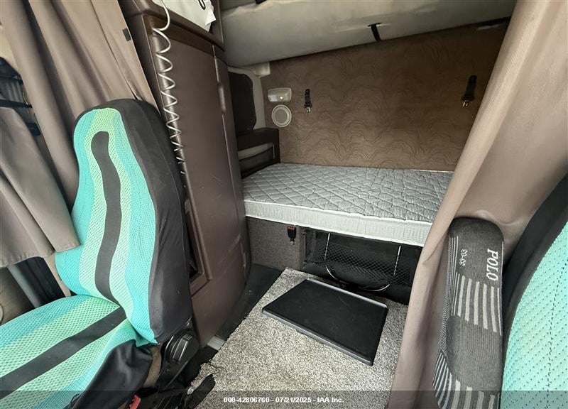 2017 VOLVO VNL VIN: 4V4NC9EJ1HN985351