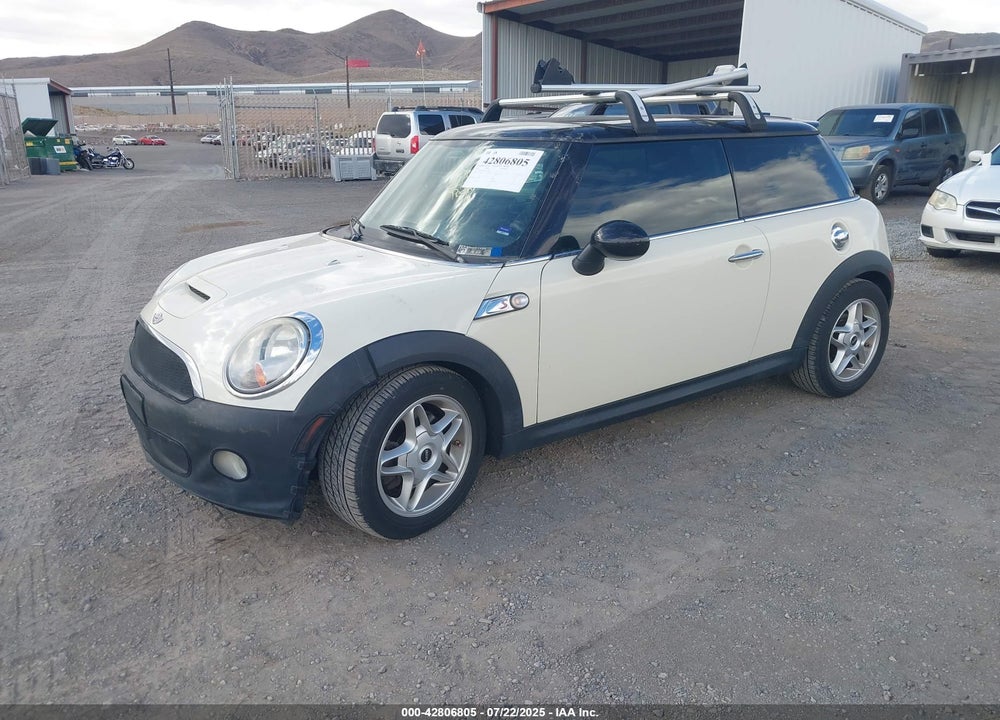2008 MINI COOPER S VIN: WMWMF73508TV34154