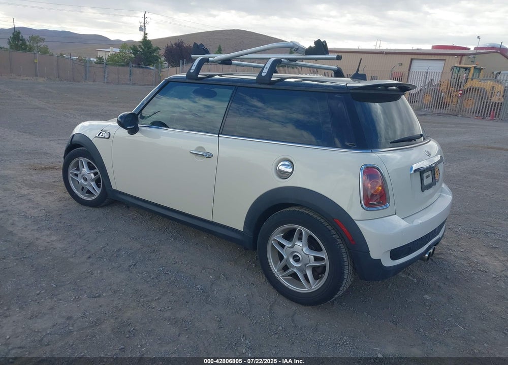 2008 MINI COOPER S VIN: WMWMF73508TV34154