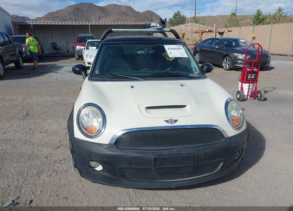 2008 MINI COOPER S VIN: WMWMF73508TV34154