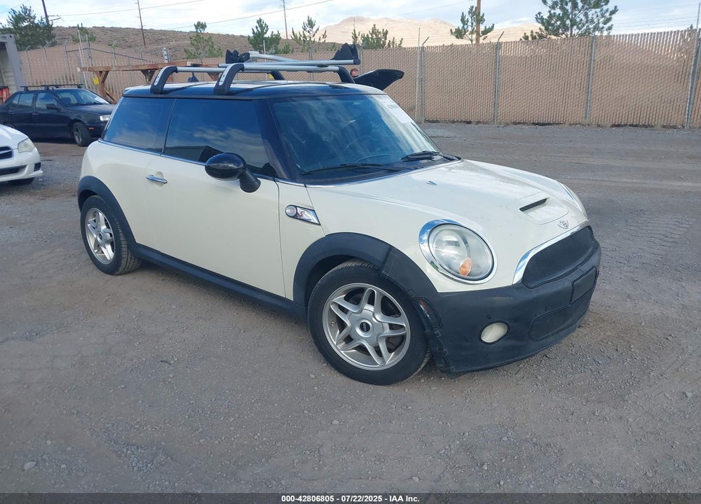 2008 MINI COOPER S VIN: WMWMF73508TV34154
