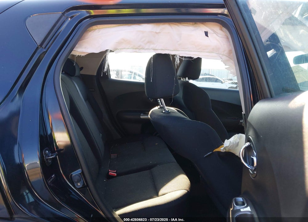 2011 NISSAN JUKE VIN: JN8AF5MV0BT027131