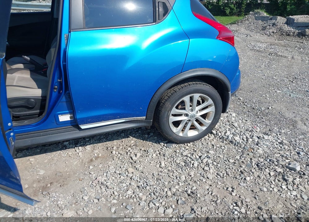 2011 NISSAN JUKE VIN: JN8AF5MV1BT010824