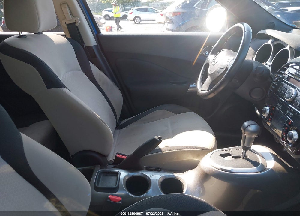 2011 NISSAN JUKE VIN: JN8AF5MV1BT010824