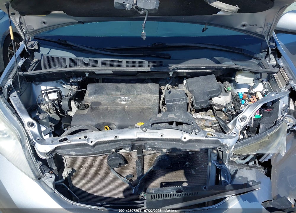 2011 TOYOTA SIENNA XLE V6 VIN: 5TDYK3DCXBS093595