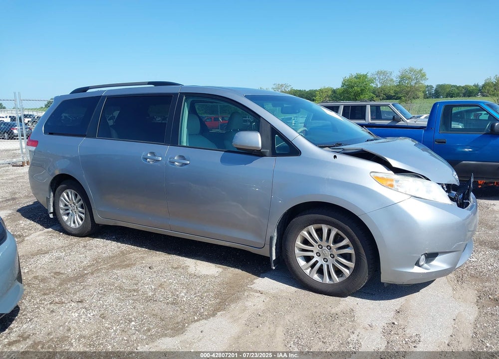 2011 TOYOTA SIENNA XLE V6 VIN: 5TDYK3DCXBS093595