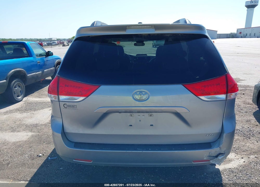 2011 TOYOTA SIENNA XLE V6 VIN: 5TDYK3DCXBS093595