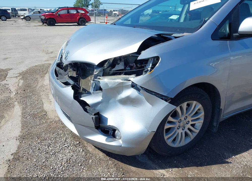 2011 TOYOTA SIENNA XLE V6 VIN: 5TDYK3DCXBS093595