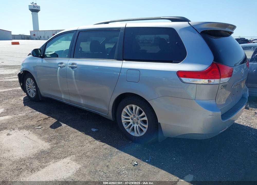 2011 TOYOTA SIENNA XLE V6 VIN: 5TDYK3DCXBS093595