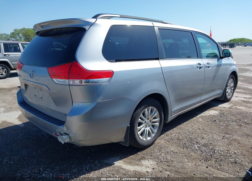 2011 TOYOTA SIENNA XLE V6 VIN: 5TDYK3DCXBS093595